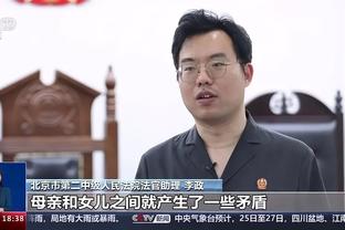媒体人：郑智“怒瞪”球迷不管有理无理，对中国足球形象有害无益